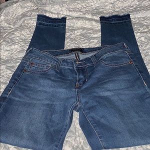 Ankle cut skinny jeans